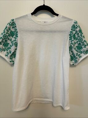 THML Size XS
WHITE with Green embroidery pattern on puff sleeves